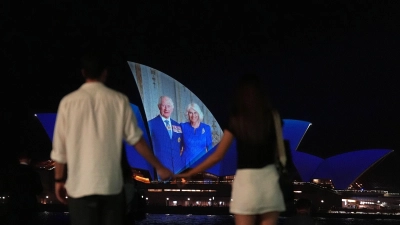 Majestätische Projektionen: Das Opernhaus von Sydney erstrahlt zur Ankunft von König Charles III. und Königin Camilla (Foto: Aaron Chown/PA Wire/dpa)