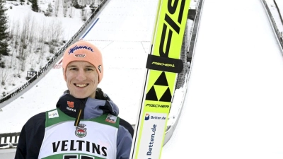 Freut sich mit seiner Tochter auf das Christkind: Skispringer Karl Geiger. (Foto: Heikki Saukkomaa/Lehtikuva/dpa)