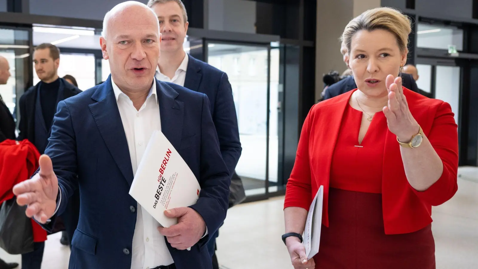 Die Regierende Bürgermeisterin Franziska Giffey (SPD) und der Berliner CDU-Chef Kai Wegner wollen eine Koalition eingehen. (Foto: Monika Skolimowska/dpa)