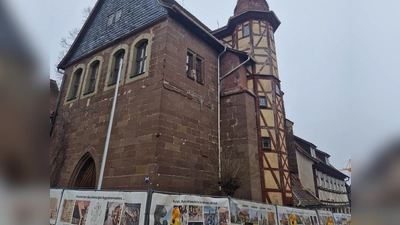 Am Klosterchor und der Stadtbibliothek besteht Sanierungsbedarf. Nun sind die Verantwortlichen einen Schritt weiter. (Foto: Simone Schuller)