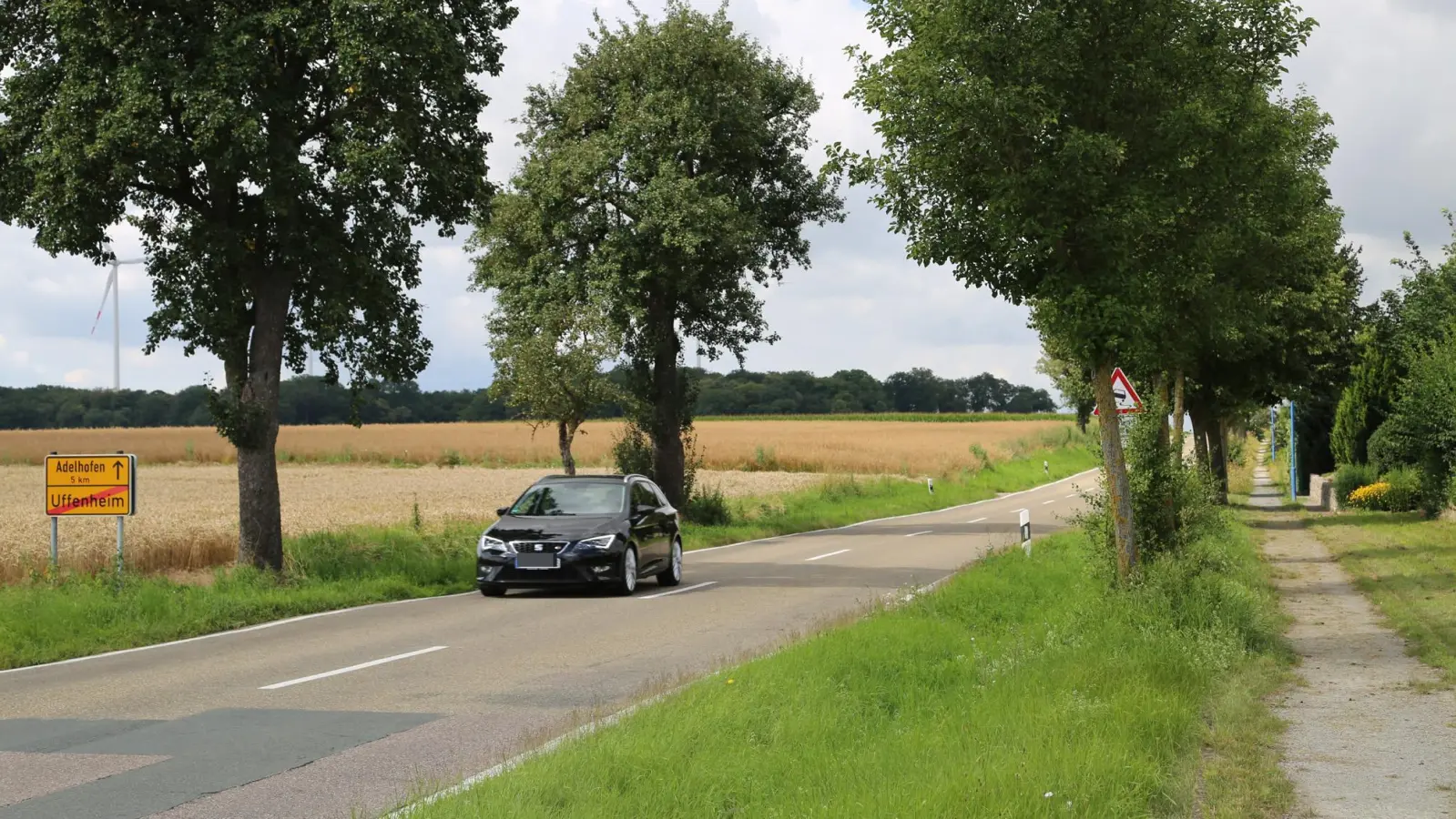 Ab dem 19. April bis in den Herbst hinein wird die Staatsstraße 2256 zwischen Uffenheim und Adelhofen gesperrt sein, weil die Fahrbahn erneuert und ein Radweg gebaut wird. (Archivfoto: Hans Herbst)