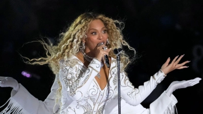 Beyoncé performte Songs aus ihrem achten Studio-Album. (Foto: David J. Phillip/AP/dpa)