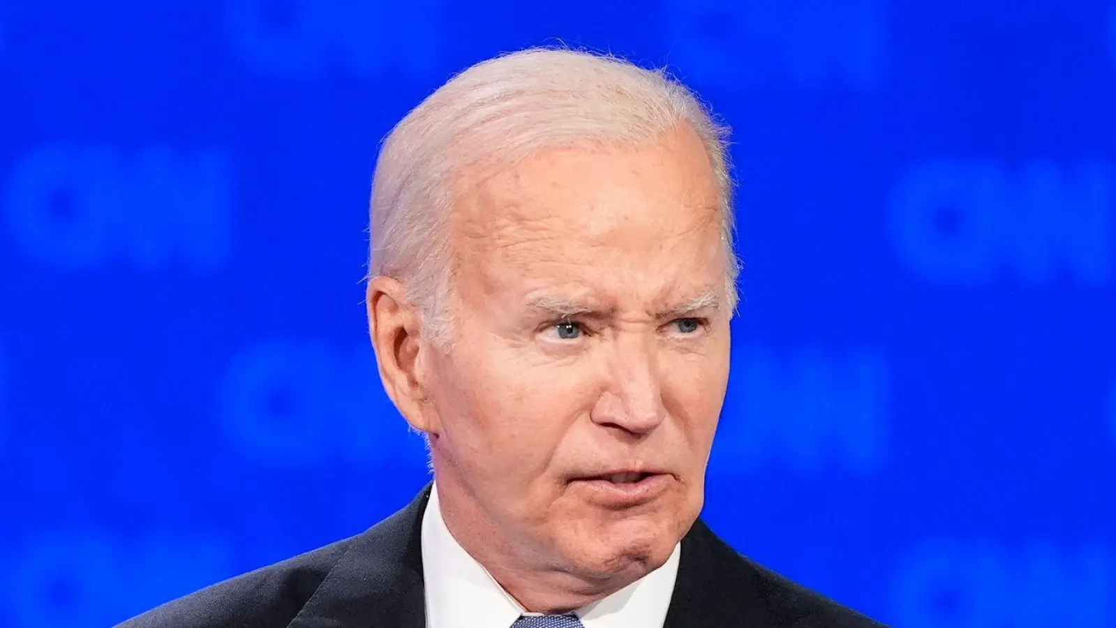 US-Präsident Joe Biden hat bei der TV-Debatte gegen seinen Kontrahenten Donald Trump keine gute Figur gemacht. (Foto: Gerald Herbert/AP)