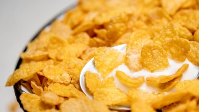 Wer gute Cornflakes zum Frühstück möchte, muss nicht immer zum teuren Produkt greifen. (Foto: Zacharie Scheurer/dpa-tmn/dpa)