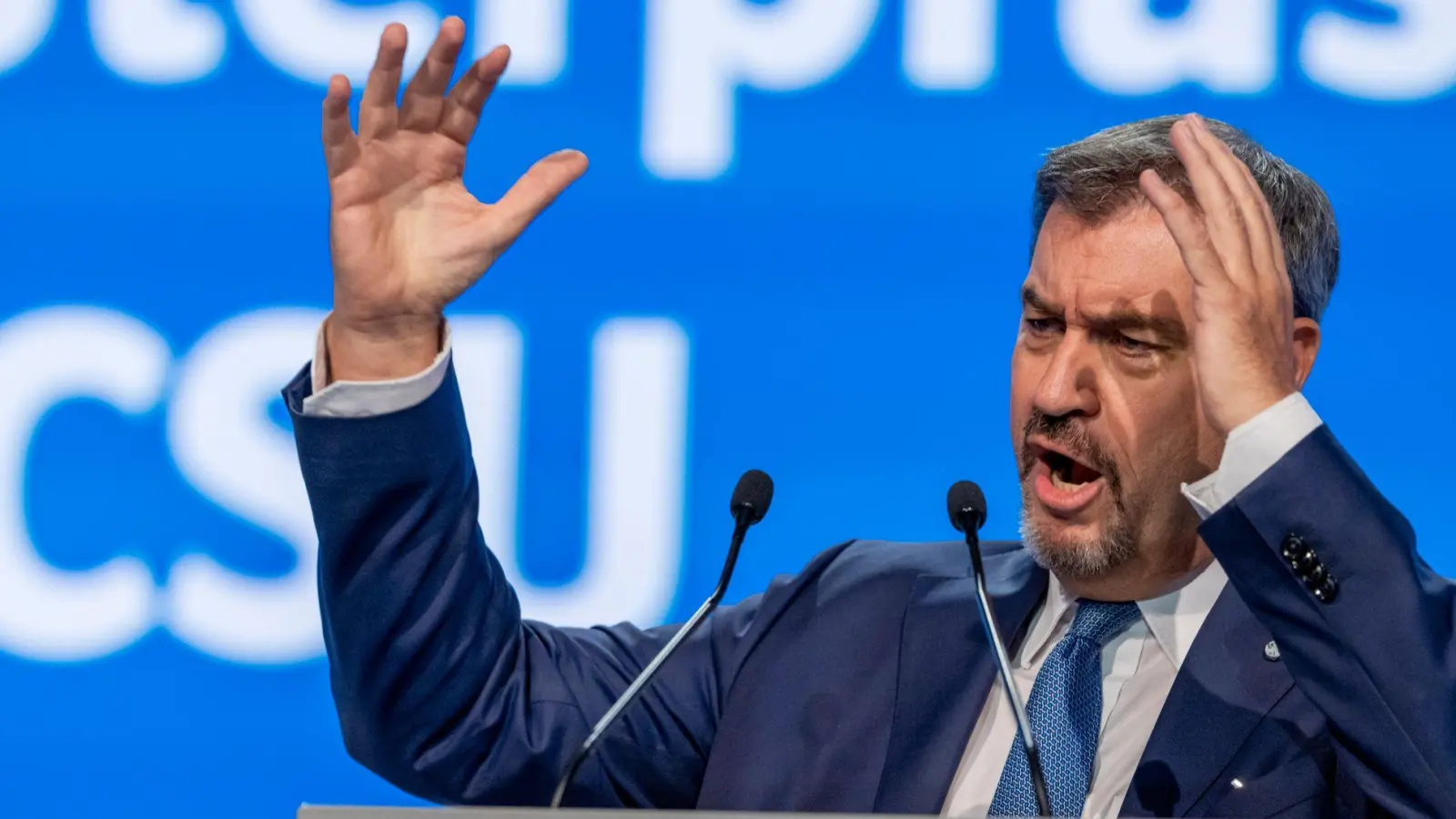 Attacken auf die Ampel: Markus Söder schwört die CSU auf den Wahlkampf ein. (Foto: Peter Kneffel/dpa)