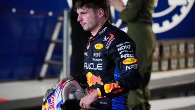 Max Verstappen kann über den Weltverband nur den Kopf schütteln. (Foto: Vincent Thian/AP/dpa)