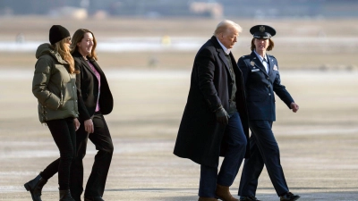 US-Präsident Trump ist mit seiner Ehefrau Melania Trump nach North Carolina gereist.  (Foto: Jess Rapfogel/AP/dpa)