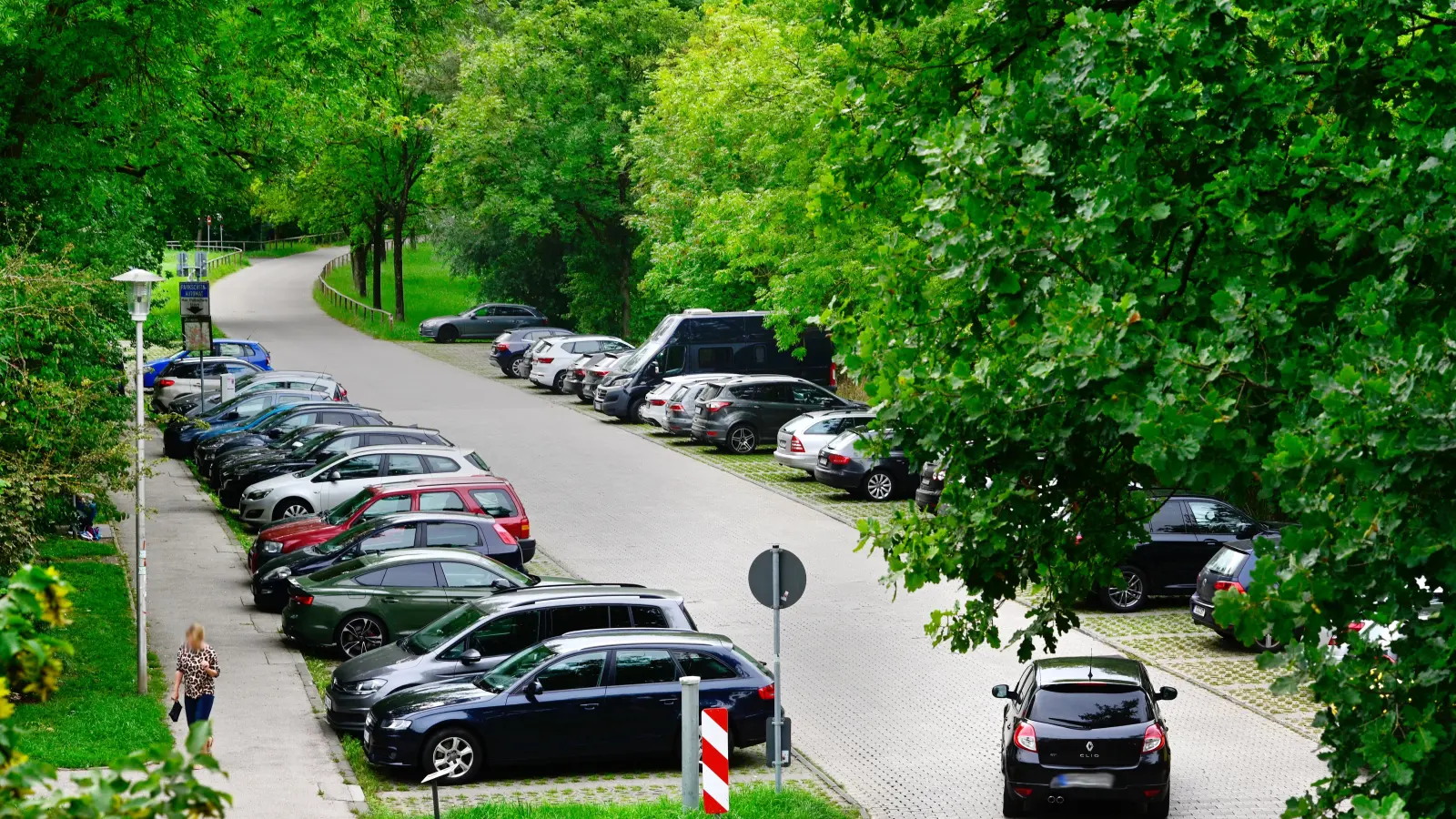 Gemessen an der durchschnittlichen Auslastung können auch am Rezatparkplatz einige Stellflächen problemlos wegfallen, heißt es im neuen Expertenkonzept. (Archivfoto: Jim Albright)