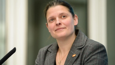 Agnes Becker bei einer Pressekonferenz nach dem erfolgreichen Volksbegehren zum Artenschutz. (Foto: Matthias Balk/dpa/Archivbild)