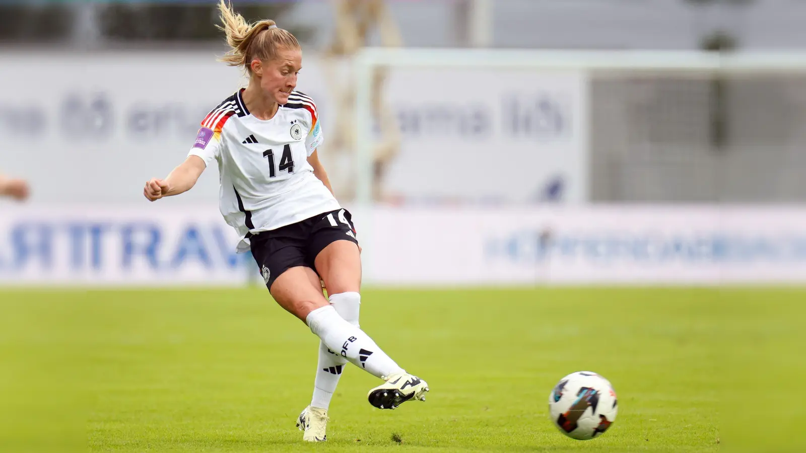 Janina Minge wurde nach der Verletzung von Lena Oberdorf in den Kader für das olympische Fußballturnier berufen. (Archivbild) (Foto: Brynjar Gunnarsson/dpa)