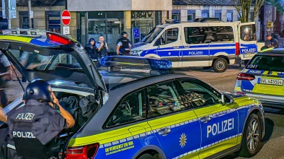 In Weingarten gibt es einen größeren Polizeieinsatz mit einem Hubschrauber, weil eine Frau wohl getötet worden ist. (Foto: Fabian Geier/EinsatzReport24/dpa)