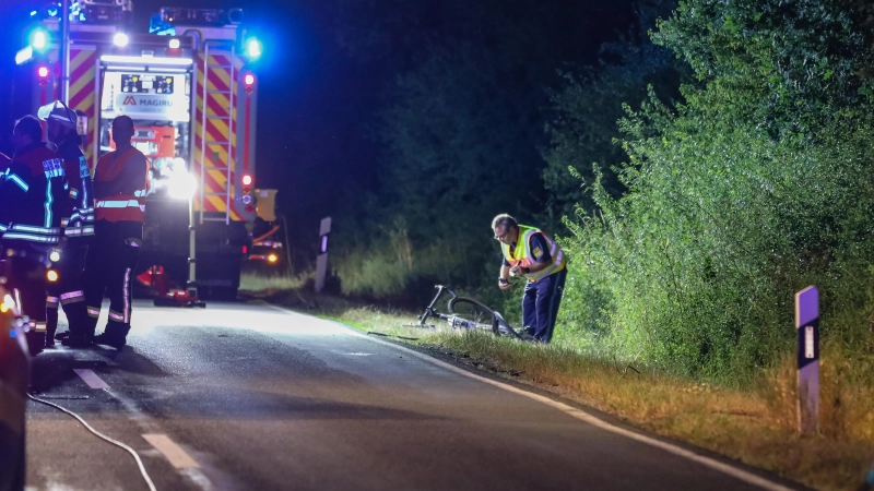 An dieser Stelle wurde die Radfahrerin von dem Auto erfasst und in den Graben geschleudert.  (Foto: NEWS5 / Oßwald)