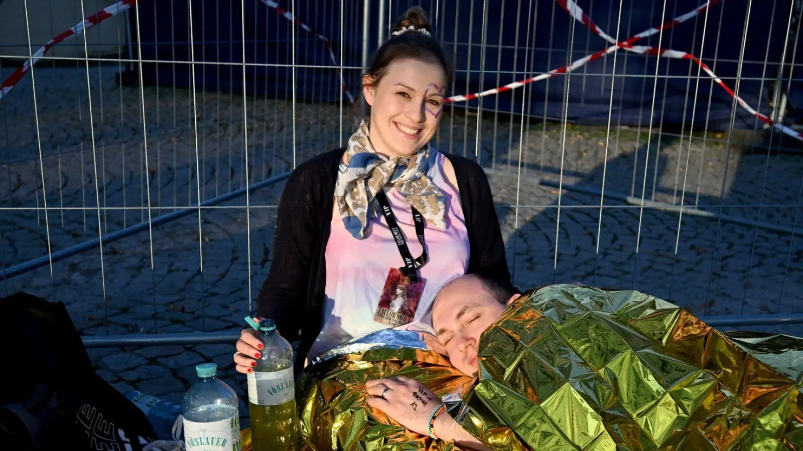 Elisa war schon in Hamburg auf dem Konzert. Mit den VIP-Tickets für München will sie in die erste Reihe.  (Foto: Felix Hörhager/dpa)