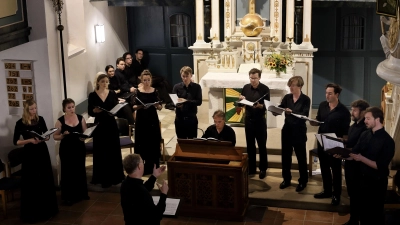 Singt Domenico Scarlattis „Stabat mater“: das Vocalensemble Rastatt unter Holger Speck. (Foto: Thomas Wirth)