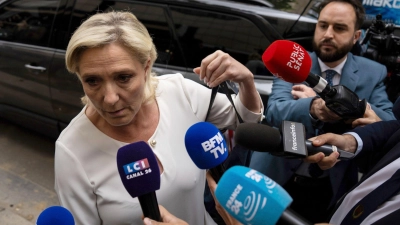 Marine Le Pens Rechtsnationale wollen die Regierung in Frankreich übernehmen. (Foto: Louise Delmotte/AP/dpa)
