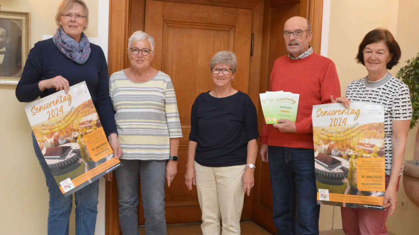 Freuen sich auf den ersten Neustädter Seniorentag (von links): Gerlinde Guggenberger, Irene Oeder, Bärbel Franz, Karl-Heinz Haag und Ingrid Tisch-Rottensteiner. (Foto: Johannes Zimmermann)