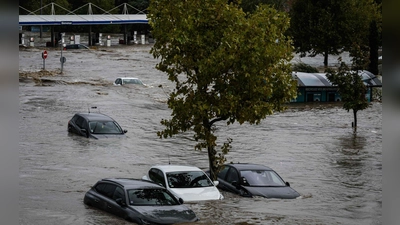 Massive Regenfälle sorgen in Teilen Frankreichs für Überschwemmungen. (Foto: Jean-Philippe Ksiazek/AFP/dpa)