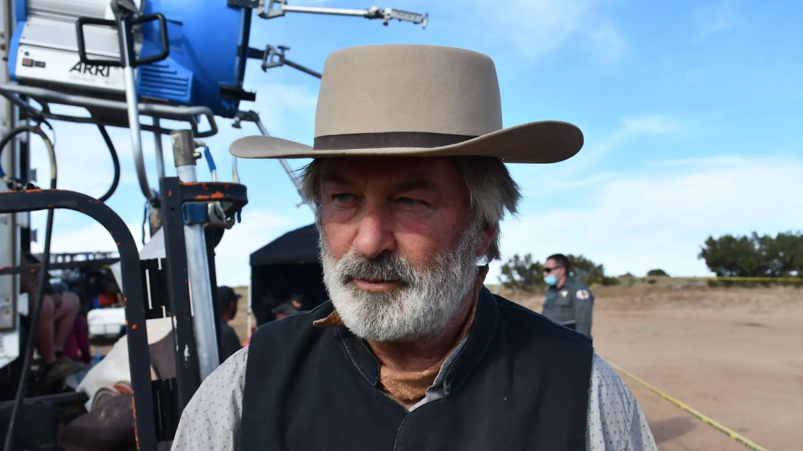 Alec Baldwin ist bei „Rust“ als Hauptdarsteller und als Produzent beteiligt. (Archivbild) (Foto: Santa Fe County Sheriff's Office/Zuma Press/dpa)