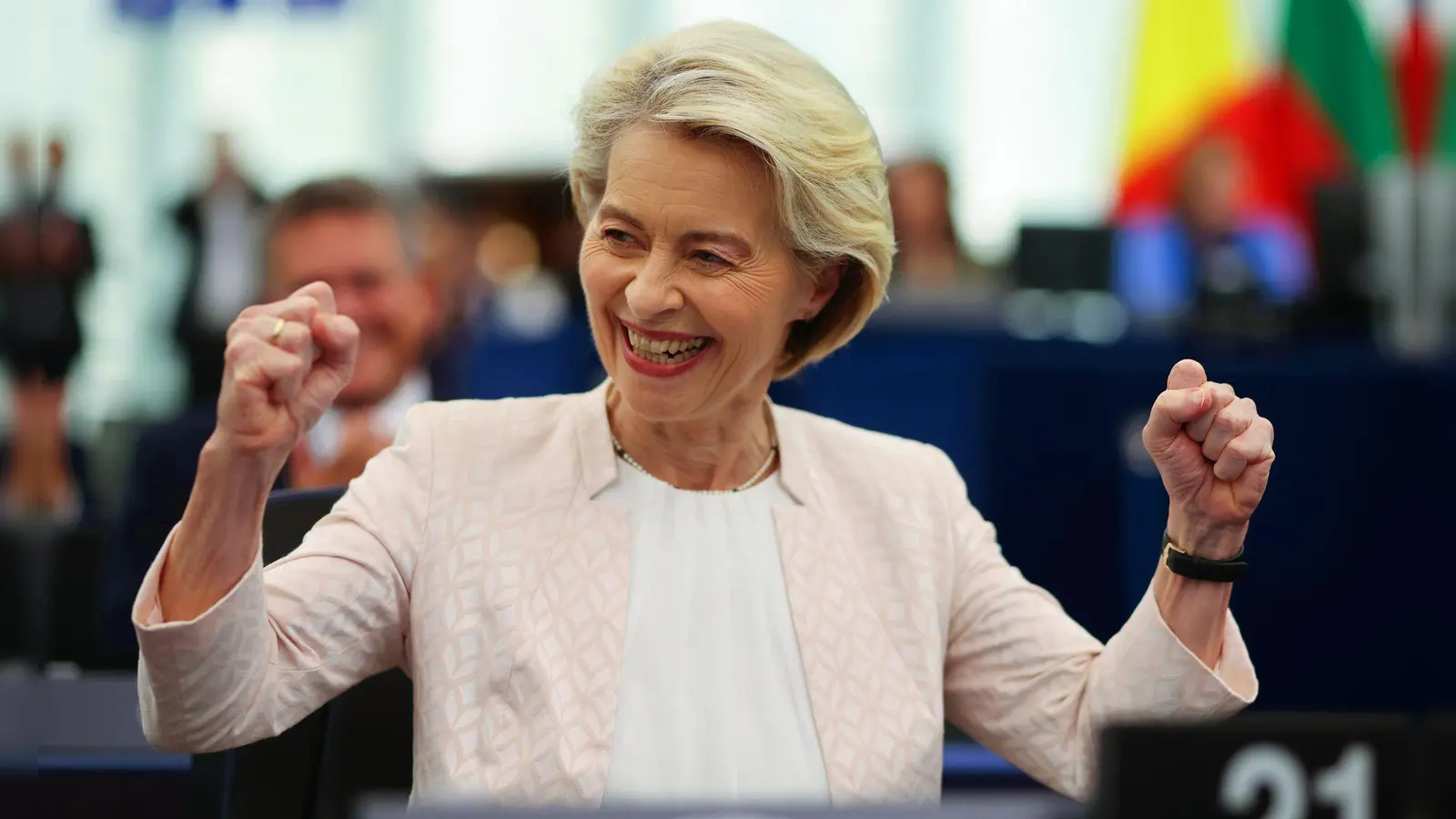 Geschafft: Ursula von der Leyen kann weitere fünf Jahre EU-Kommissionspräsidentin bleiben. (Foto: Philipp von Ditfurth/dpa)