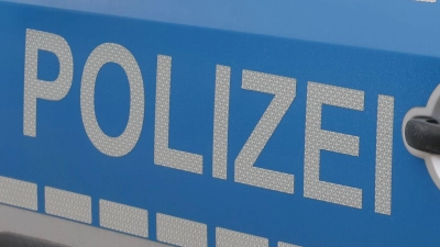 In Bad Oeynhausen wurde eine Leiche in einem Müllcontainer gefunden. Die Polizei sucht nach wie vor Zeugen (Symbolbild). (Foto: Bodo Schackow/dpa)