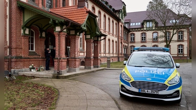 Nach zwei Gewalttaten in Beelitz-Heilstätten südwestlich von Berlin ermittelt die Staatsanwaltschaft wegen Mordes und versuchten Mordes. (Foto: Michael Ukas/dpa)