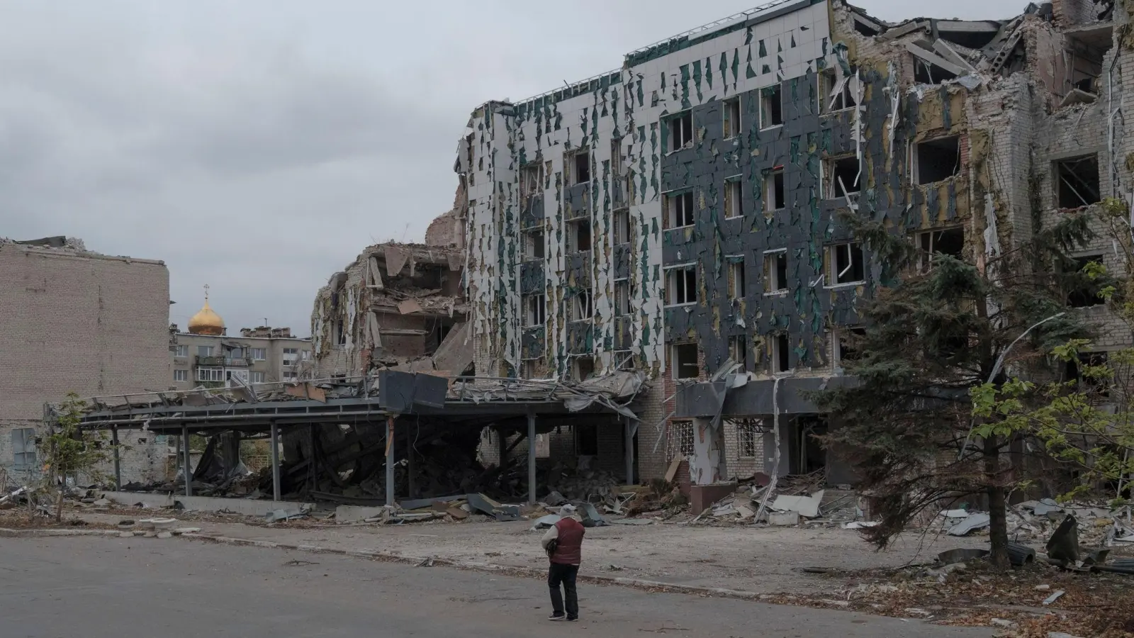 Die ostukrainische Stadt Pokrowsk droht von russischen Truppen erobert zu werden. (Archivbild) (Foto: George Ivanchenko/AP)