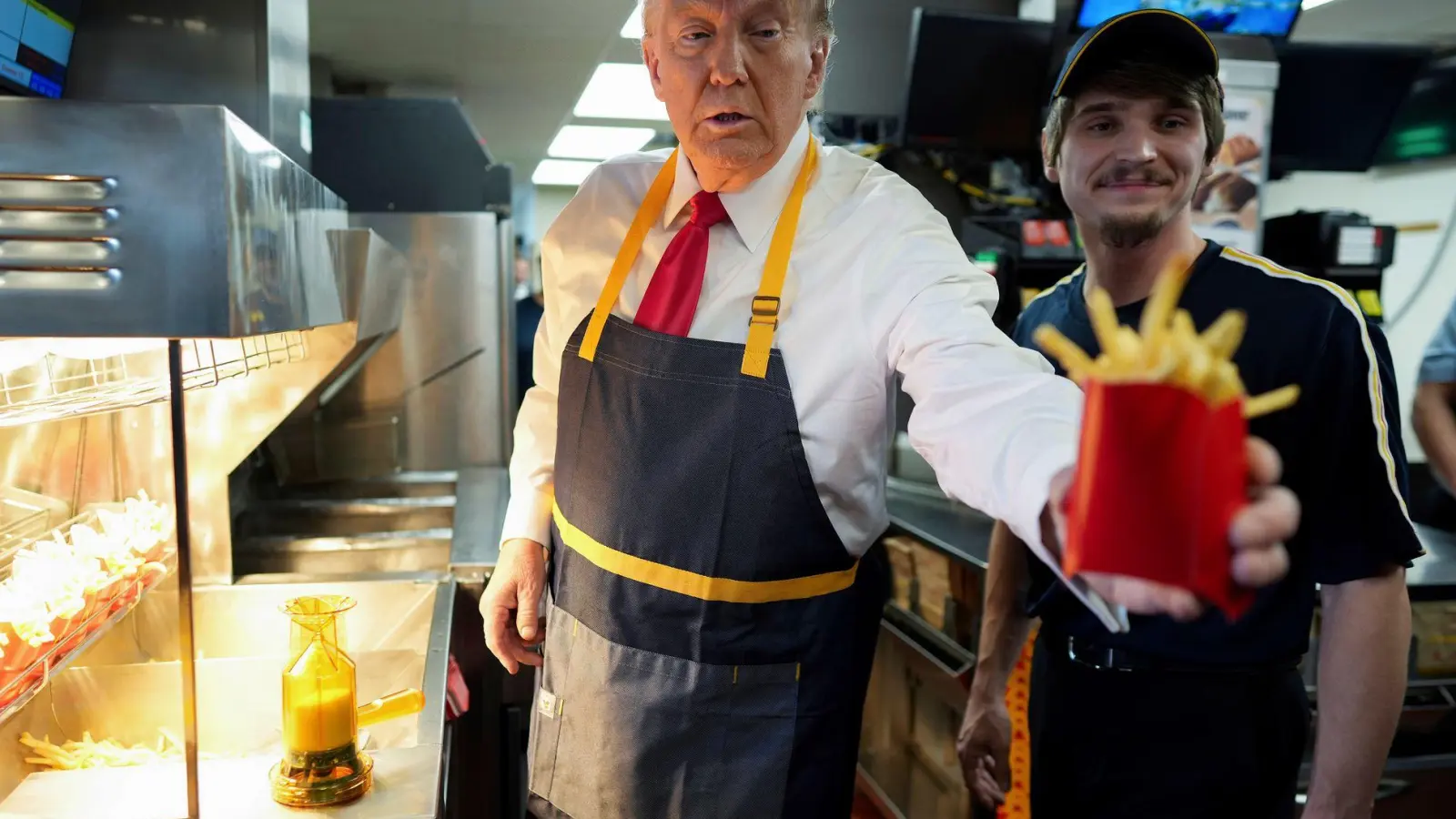 Donald Trumpmacht Wahlkampf bei McDonald&#39;s (Foto: Doug Mills/The New York Times Pool via AP/dpa)