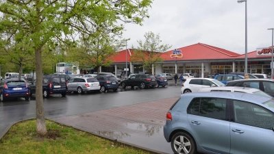 Der aktuelle Zustand: So sieht das Fachmarktzentrum am Riedweg aktuell aus . (Foto: Patrick Lauer)