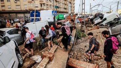 Oft fehlt das Gerät zum Aufräumen. (Foto: Rober Solsona/EUROPA PRESS/dpa)