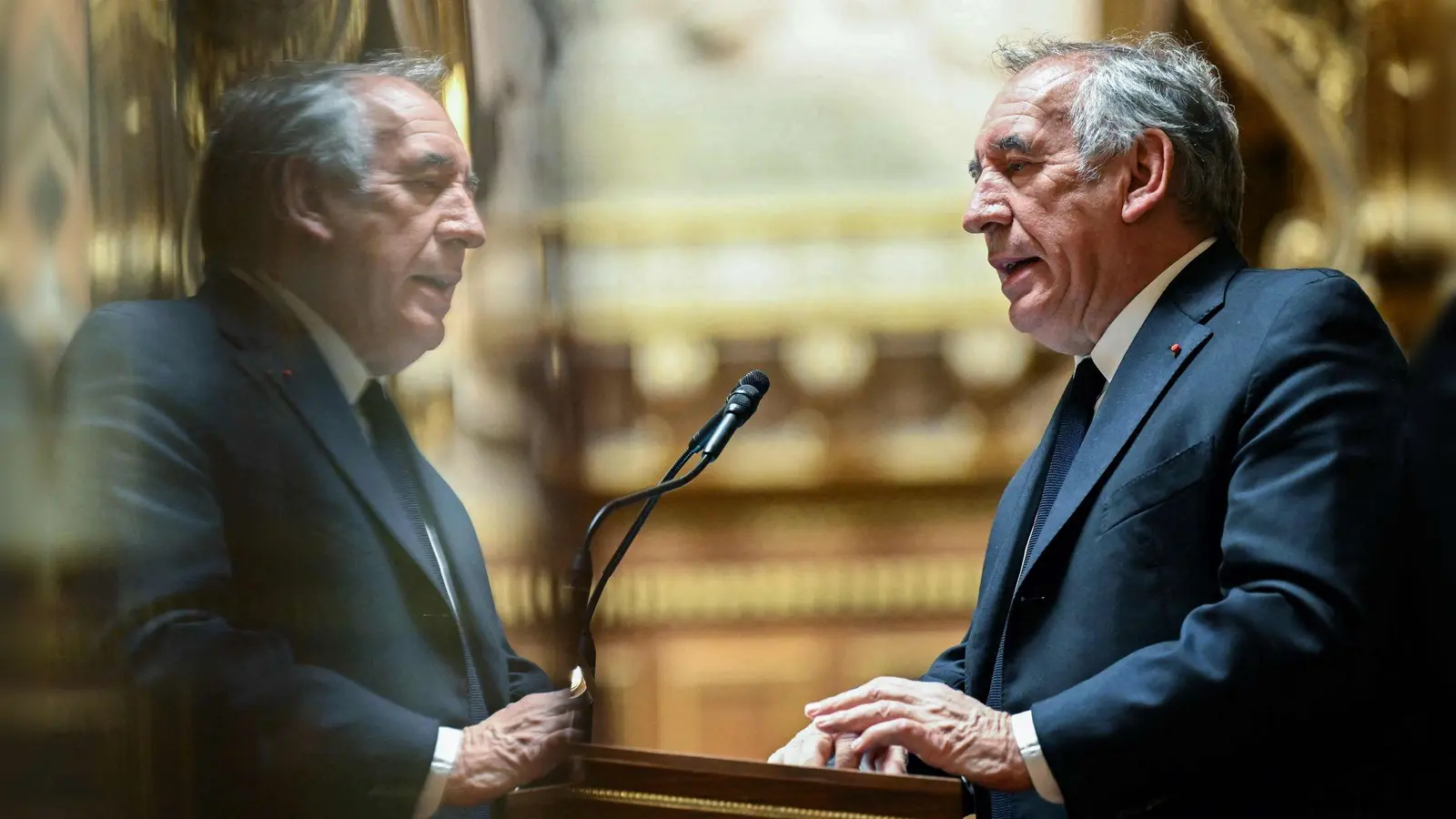 Bayrous Kabinett hat keine eigene Mehrheit im Parlament. (Foto: Bertrand Guay/AFP/dpa)