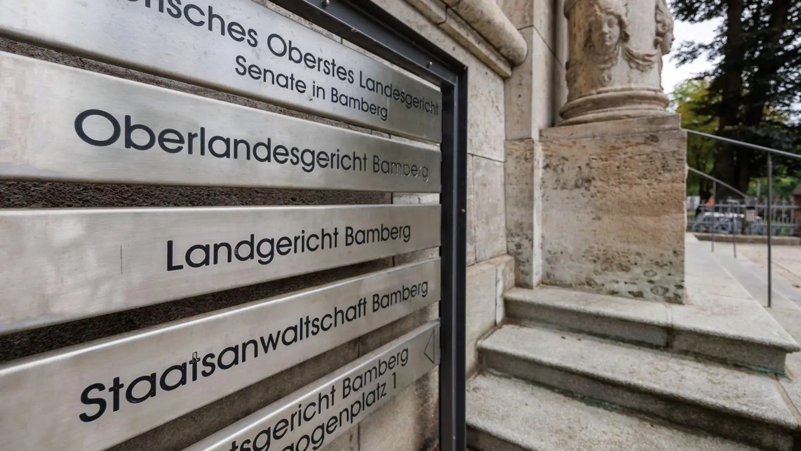 Ein ehemaliger Mitarbeiter der Bamberger Staatsanwaltschaft steht ab September in Bamberg vor Gericht. (Archivbild) (Foto: Daniel Karmann/dpa)