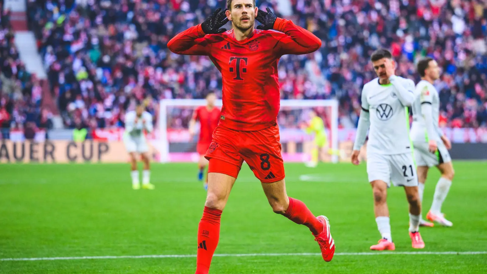 Leon Goretzka jubelt nach seinem Tor zum 1:0. (Foto: Tom Weller/dpa)