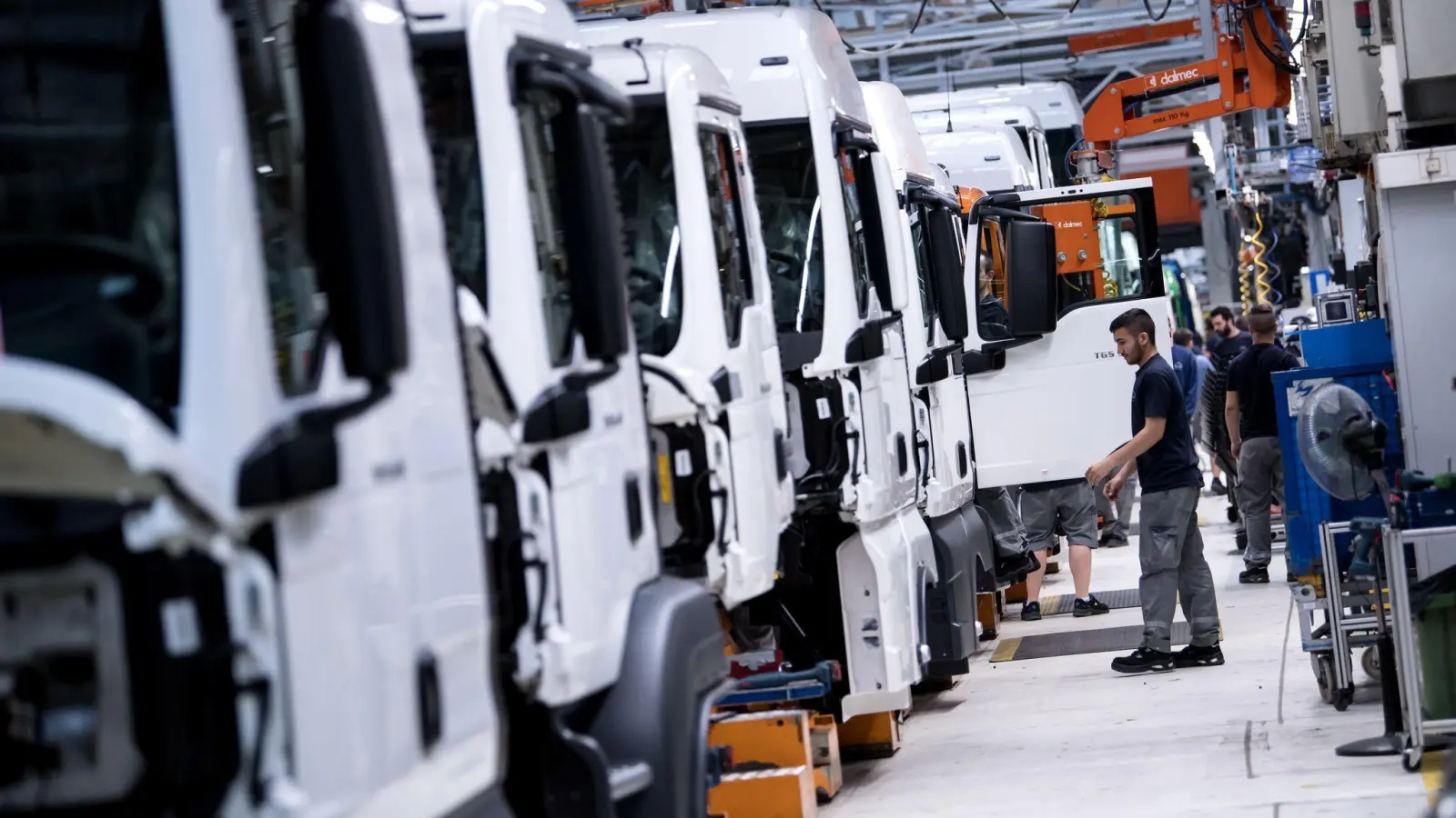 Die VW-Lkw-Holding Traton macht bessere Geschäfte als gedacht (Archivbild). (Foto: Sven Hoppe/dpa)