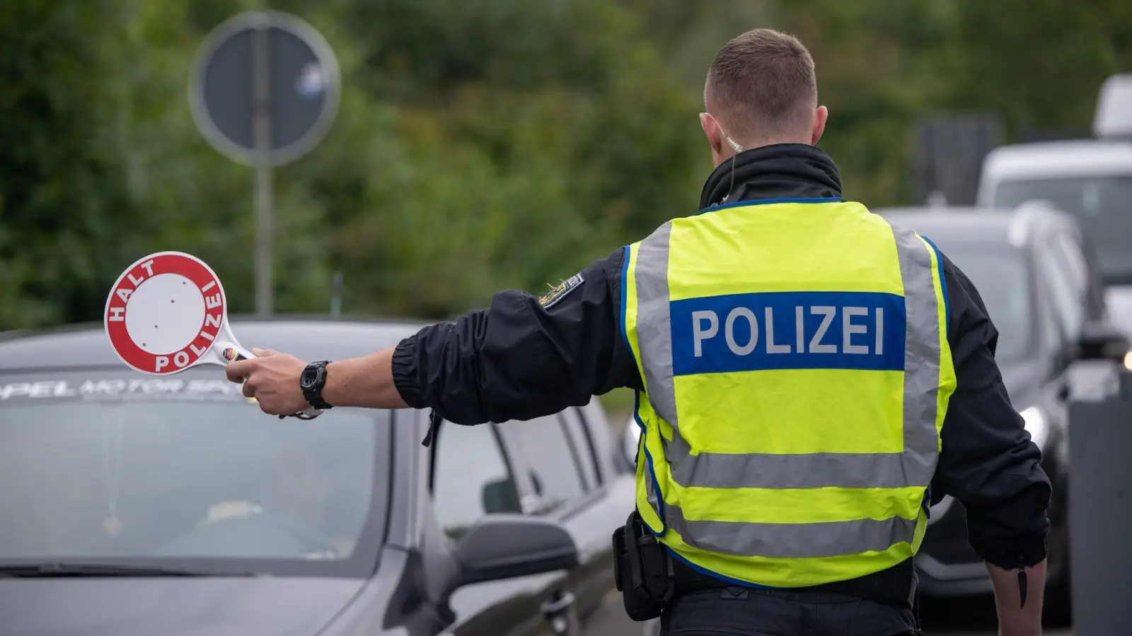 Seit dem 16. September wird an allen deutschen Landesgrenzen kontrolliert. (Archivbild) (Foto: Harald Tittel/dpa)