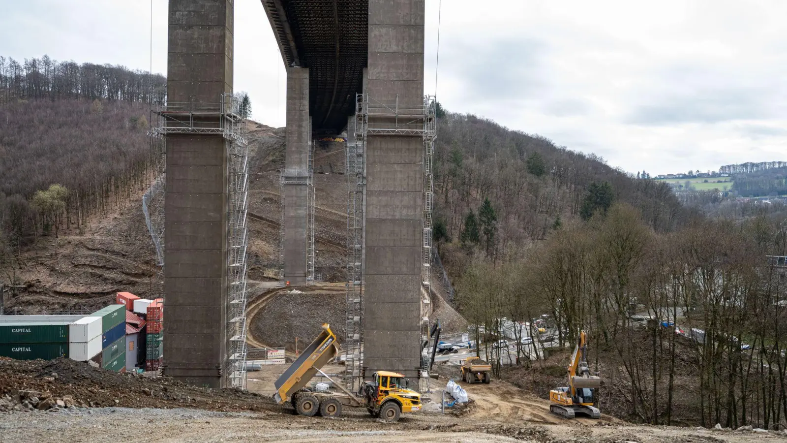 Knapp die Hälfte der 25 höchsten Brücken in Deutschland hat mindestens einen kritischen Zustand. (Foto: Markus Klümper/dpa)