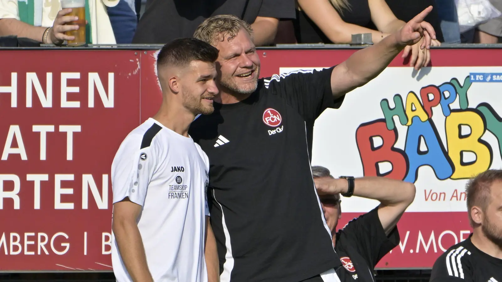 Vor dem Spiel hatten noch beide Trainer, Niklas Reutelhuber (links) und Andreas Wolf, gute Laune. Nach dem Spiel nur noch Wolf. (Foto: Martin Rügner)