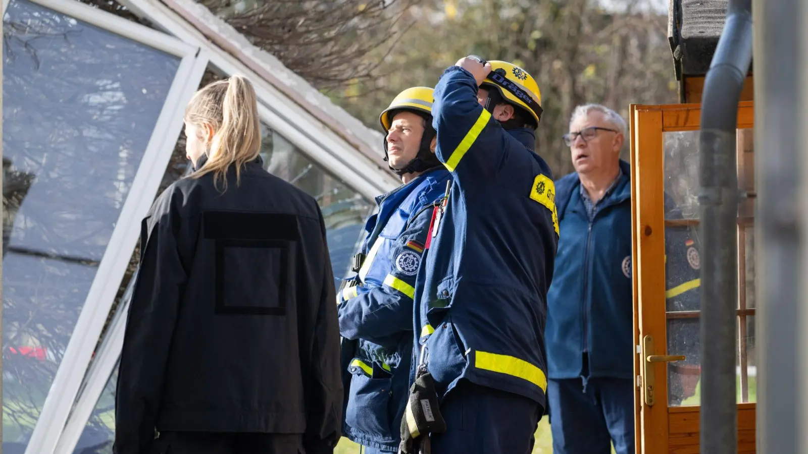 Das THW ist nach einer vermutlichen Explosion im Worms im Einsatz. (Foto: Boris Roessler/dpa)