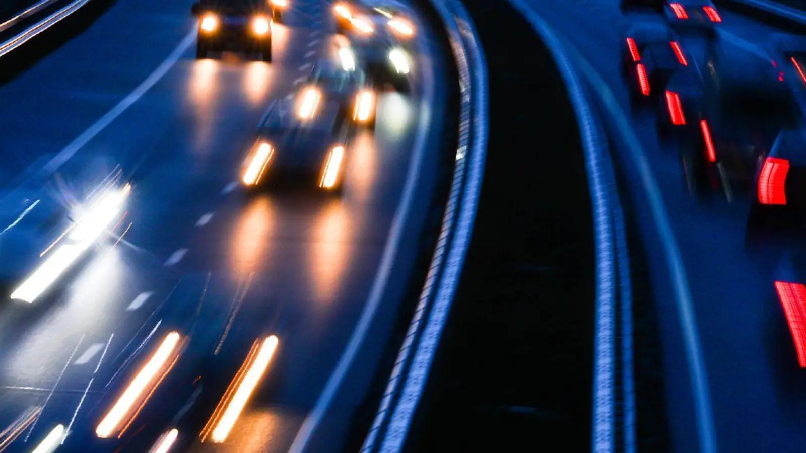 Autonome Fahrzeuge sind einer Studie zufolge sicherer als menschliche Fahrer - meistens. (Foto: Christian Charisius/dpa)