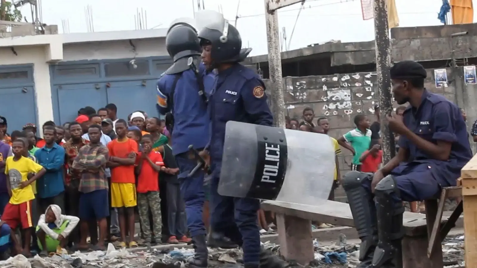 Bei einem Fluchtversuch aus dem Zentral-Gefängnis von Kinshasa sind mindestens 129 Menschen ums Leben gekommen. (Foto: Uncredited/AP/dpa)