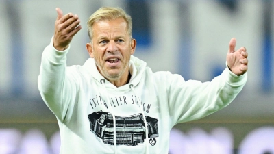 Trainer Markus Anfang warnt seine Mannschaft vor dem Auswärtsspiel beim Tabellenletzten aus Regensburg. (Foto: Uwe Anspach/dpa)