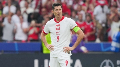 Die Polen um Robert Lewandowski haben keine Chance mehr auf den Einzug ins Achtelfinale. (Foto: Sören Stache/dpa)