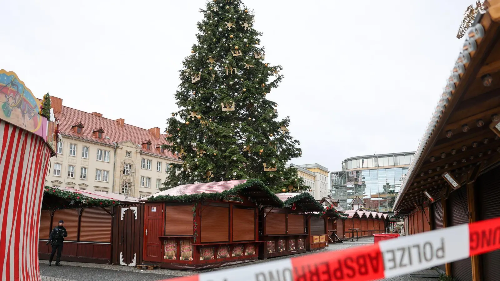 Die Gassen auf dem Markt wurden abgesperrt. (Foto: Jan Woitas/dpa)