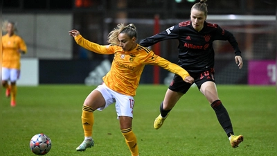 Franziska Kett (r), hier für den FC Bayern im Einsatz in der Champions League. (Foto: Sven Hoppe/dpa)