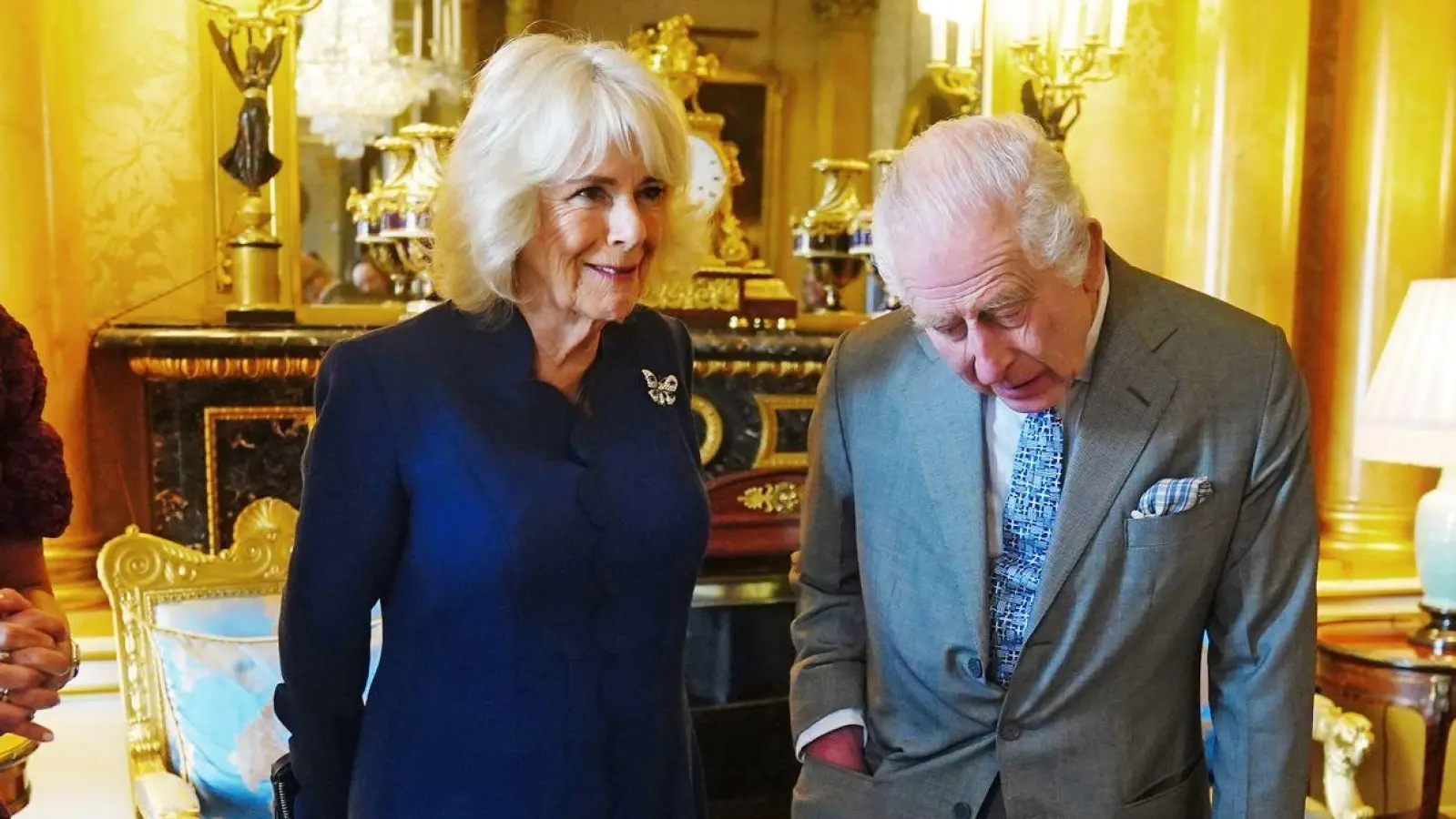 21 Meter lang und rund 11.600 handgeschriebene Wörter: Fast genau ein Jahr nach ihrer Krönung haben König Charles III. und seine Frau Königin Camilla das offizielle Protokoll der Zeremonie erhalten. (Foto: Victoria Jones/PA Wire/dpa)