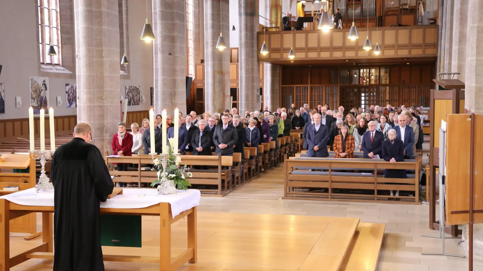 Unser Foto zeigt den Geschäftsführer Martin Reuter beim Festgottesdienst in der Ansbacher Johanniskirche. (Foto: Alexander Biernoth)