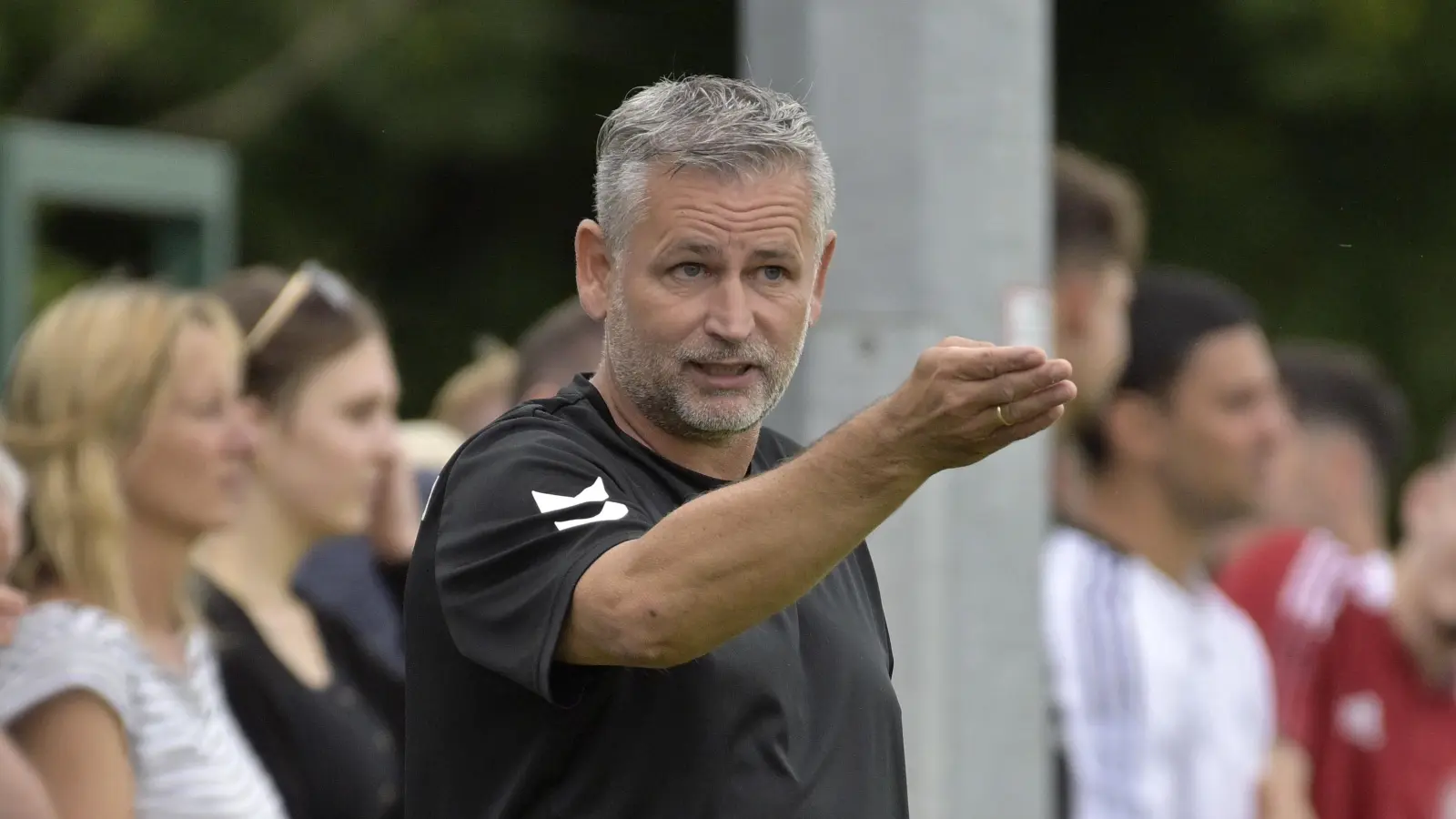 Dirigiert und erklärt: SVG-Trainer Thomas Guter. (Foto: Martin Rügner)