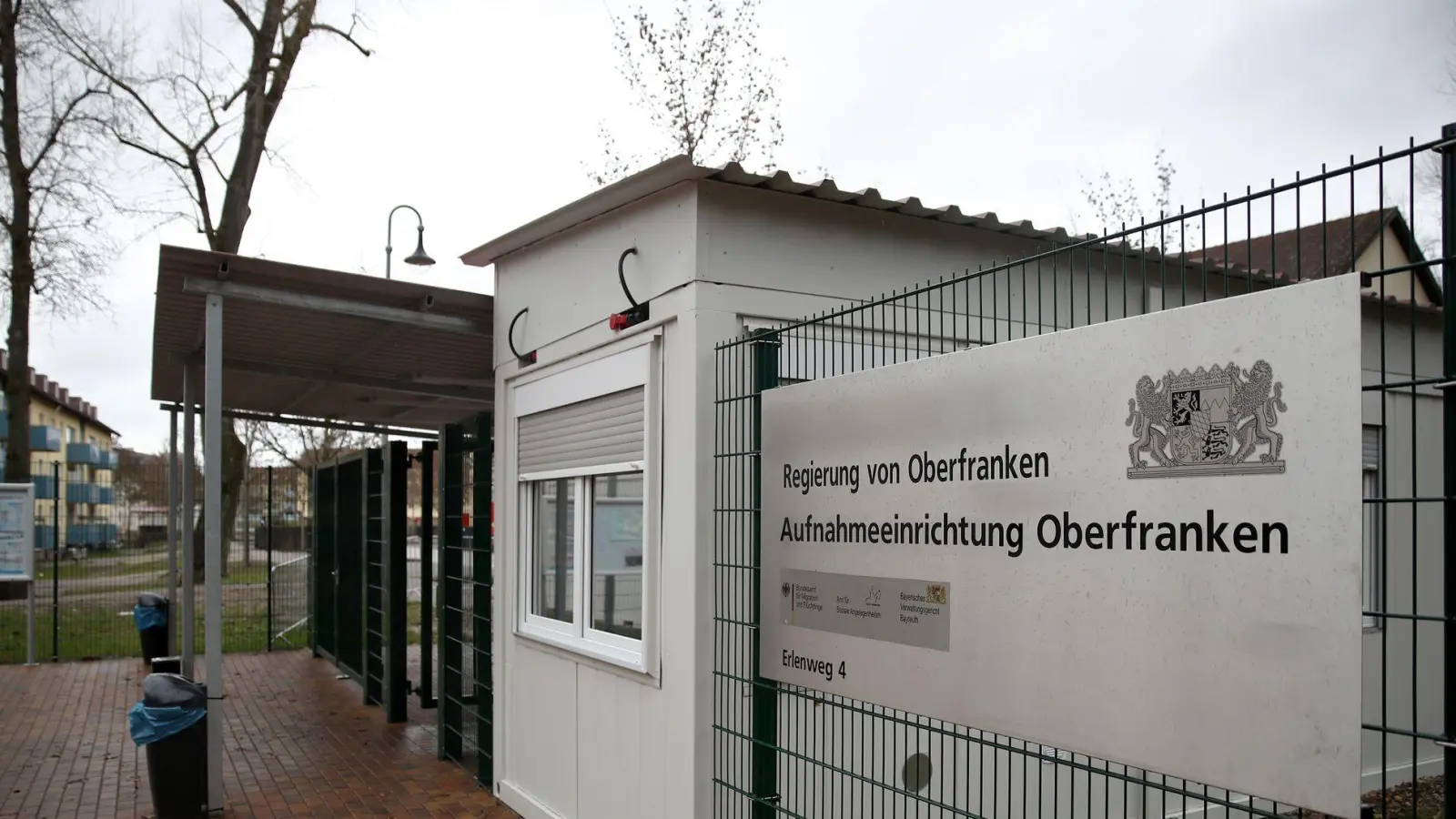 Im Bamberger Ankerzentrum sollen Flüchtlinge auf das Ende ihres Asylverfahrens warten. (Archivbild) (Foto: Daniel Karmann/dpa)