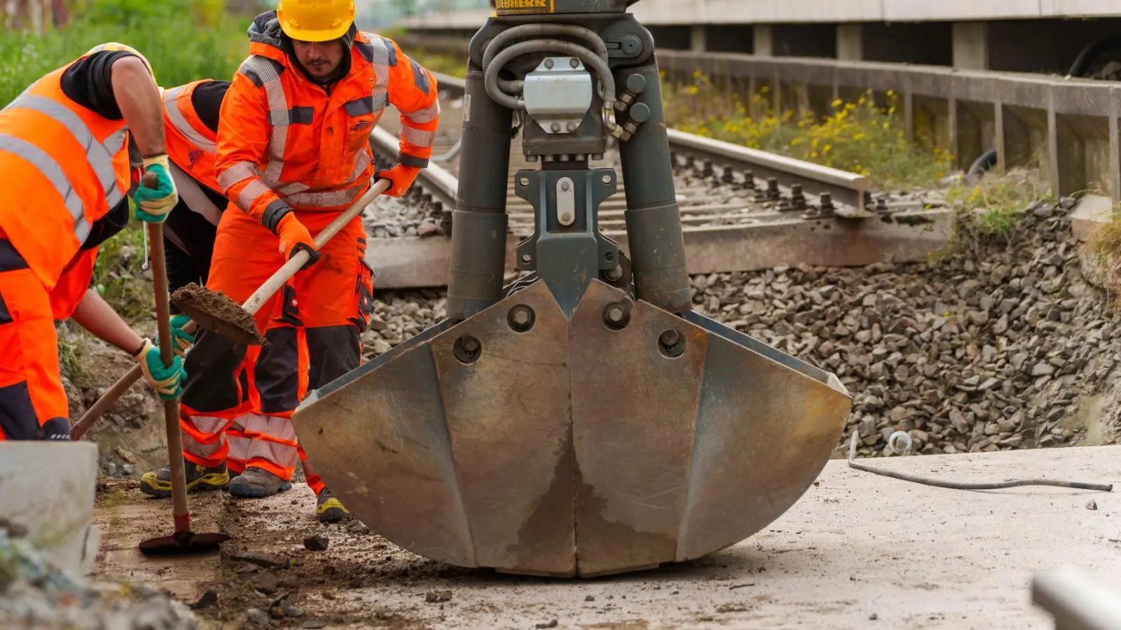 Der Aufsichtsratschef der Deutschen Bahn, Werner Gatzer, hält 150 Milliarden Euro für die langfristige Ertüchtigung der Bahn-Infrastruktur für erforderlich. (Archivbild) (Foto: Andreas Arnold/dpa)