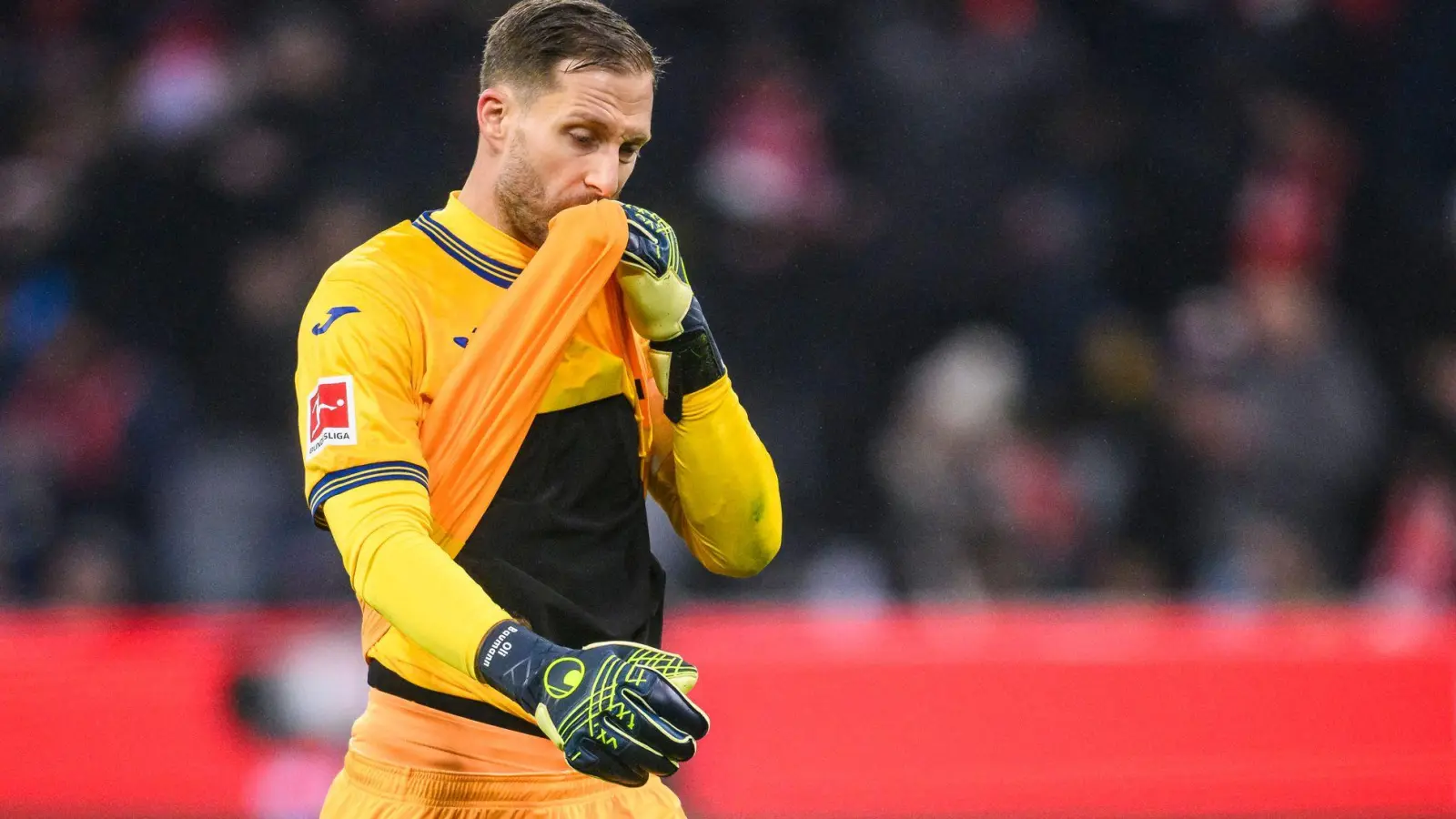 Oliver Baumann hat sich Medien zufolge schwerer am Fuß verletzt. (Foto: Tom Weller/dpa)