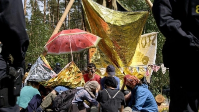 Die Polizei war mit einem großen Aufgebot präsent. (Foto: Michael Ukas/tnn/dpa)